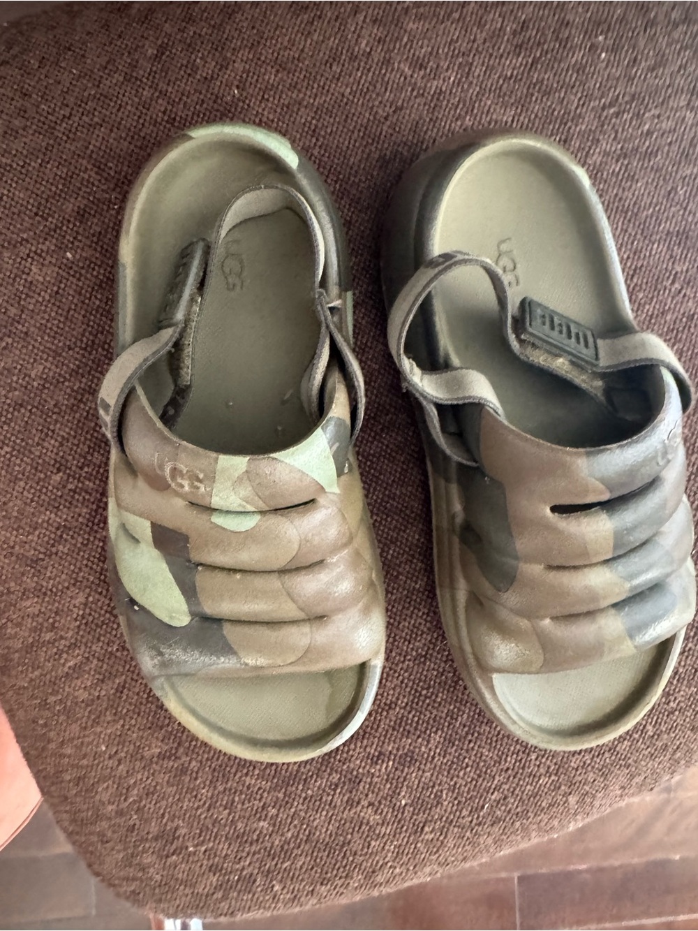 UGG Kids Camouflage Strap Sandals in Green and Brown